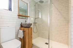 Ensuite- click for photo gallery